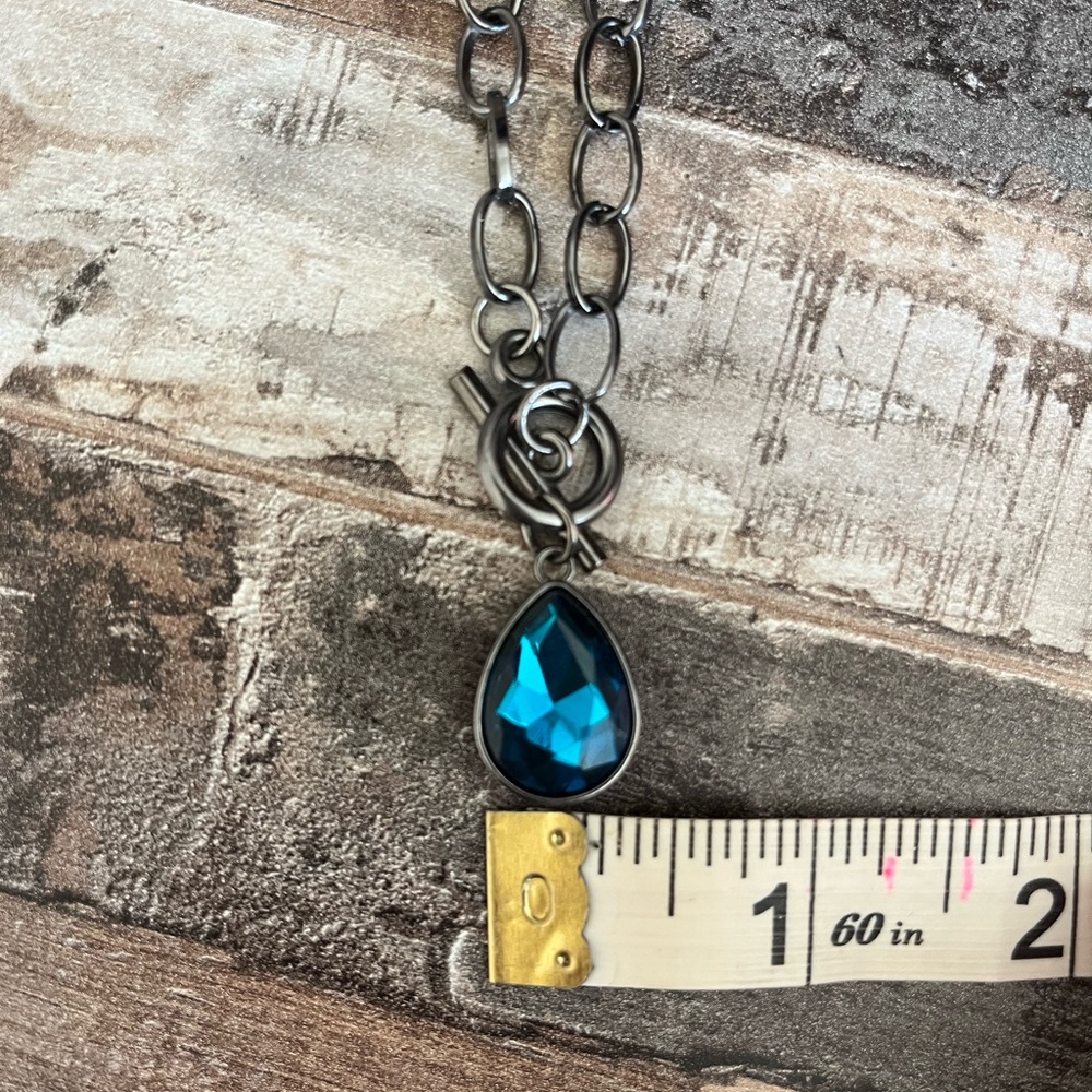 NWOT Paparazzi Toggle Clasp Gunmetal Necklace with Teardrop Pendant! - Picture 3 of 3